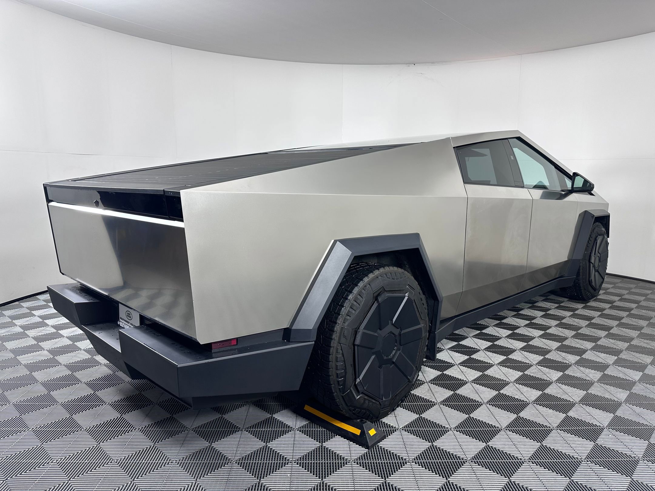 Used 2024 Tesla Cybertruck AWD Crew Cab image 8