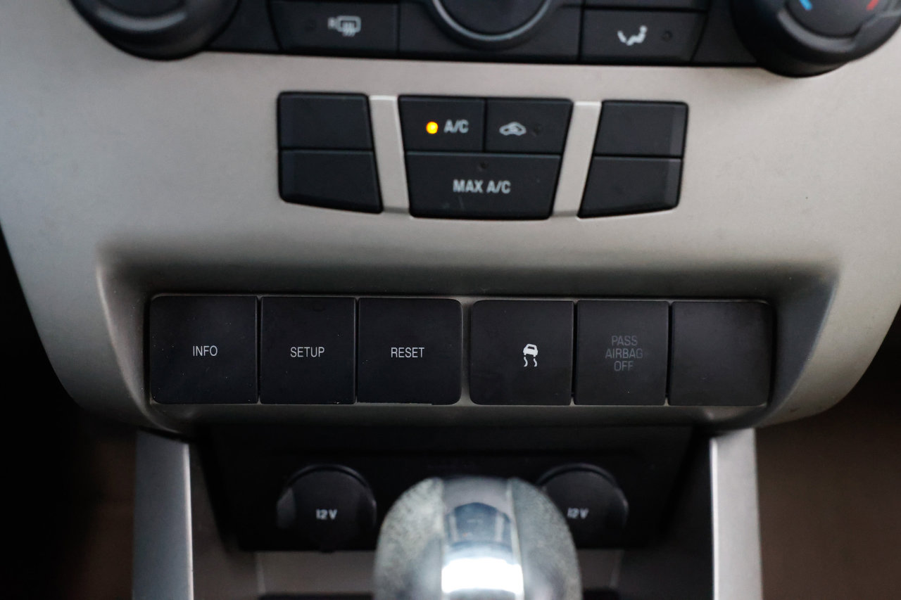 Used 2010 Ford Focus SE image 30