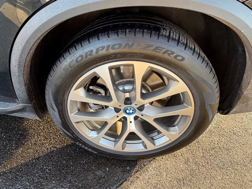 Used 2025 BMW X5 xDrive50e image 13