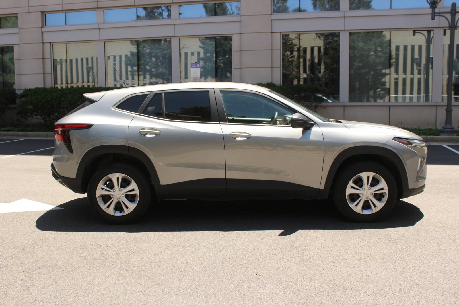 Used 2024 Chevrolet Trax LS w/ Driver Confidence Package FWD image 6