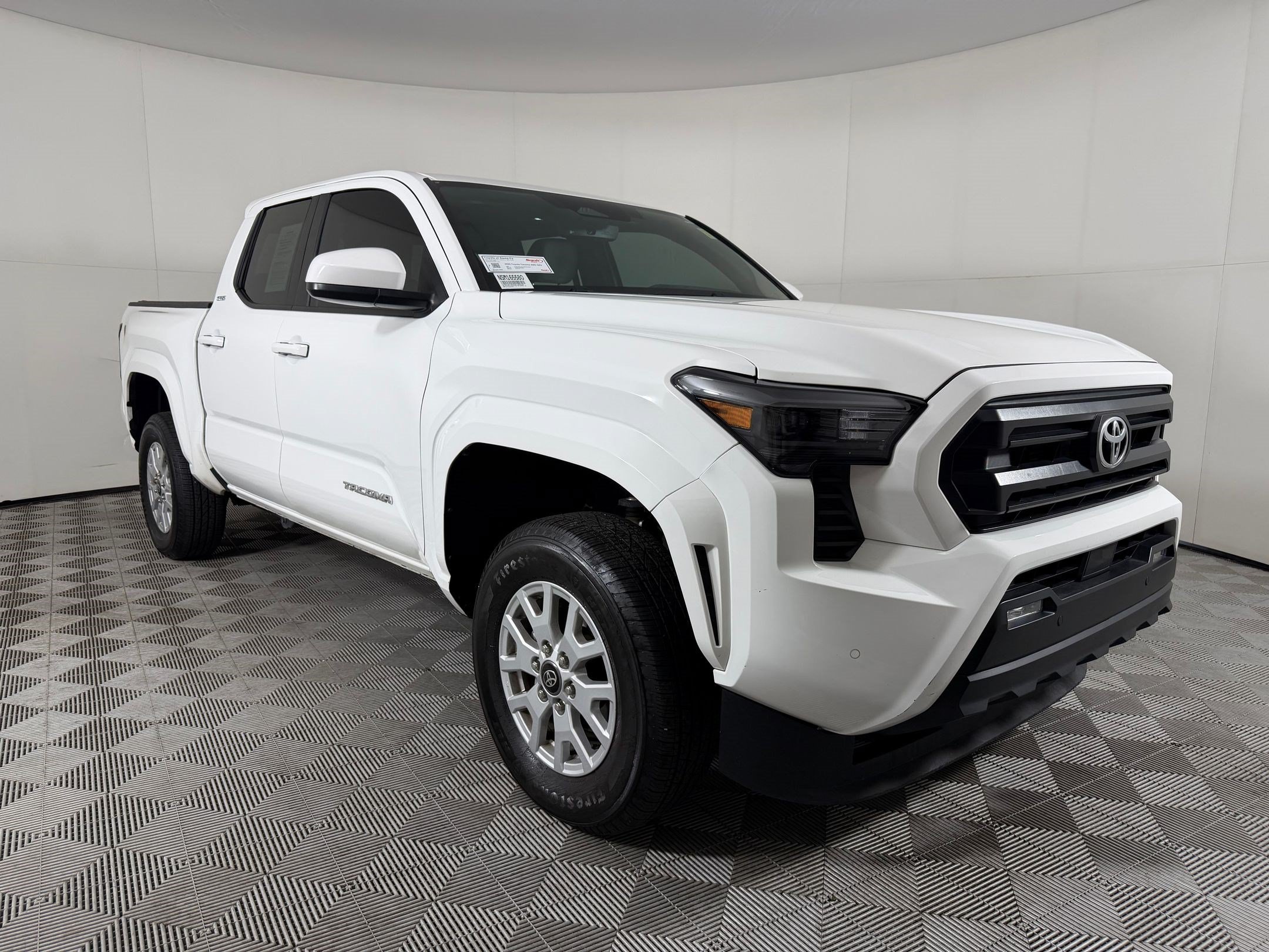 Used 2025 Toyota Tacoma SR5 AWD/4WD image 7