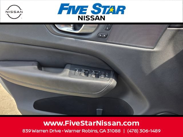 Used 2024 Volvo XC60 B5 Plus w/ Protection Package Premier AWD/4WD image 30
