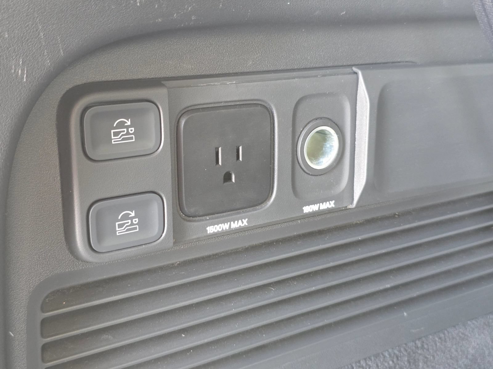 Used 2023 Rivian R1S Adventure Quad AWD/4WD image 39