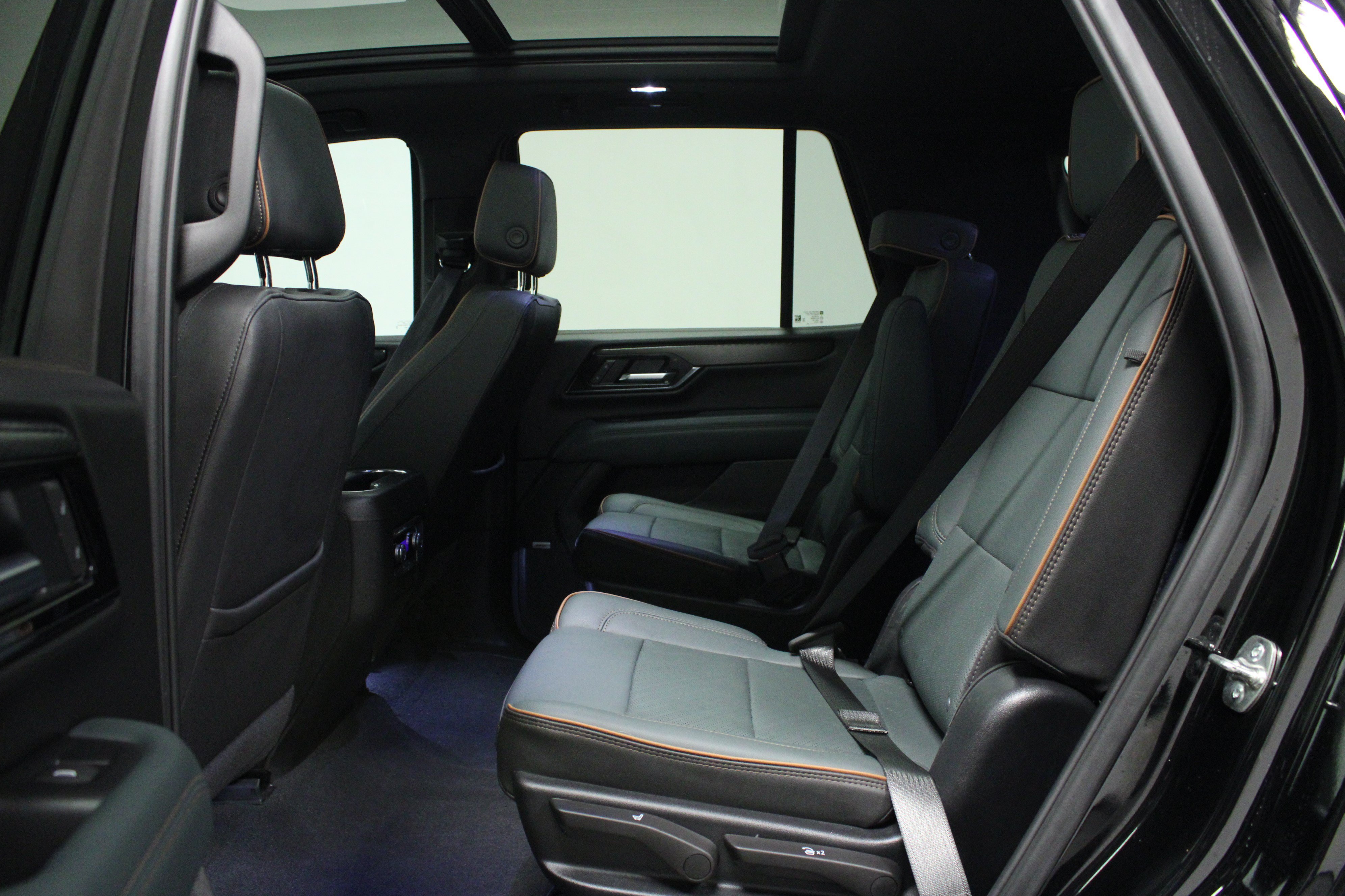 Used 2025 GMC Yukon AT4 AWD/4WD image 13
