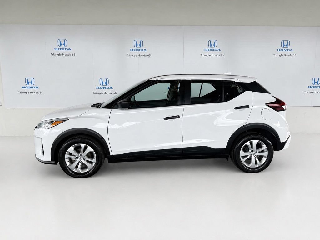Used 2022 Nissan Kicks S FWD image 3