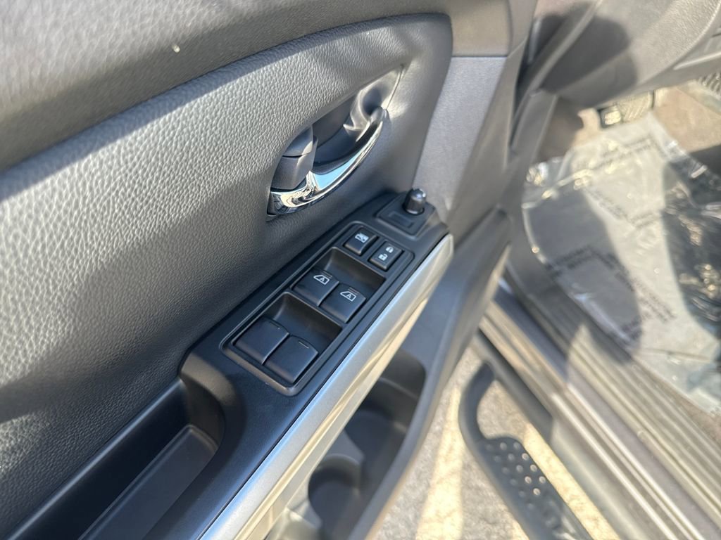 Used 2024 Nissan Titan SV w/ SV Convenience Package image 12