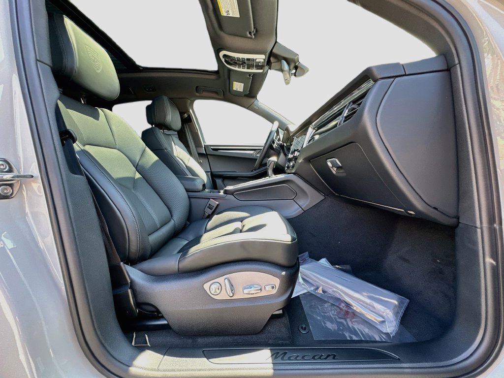 New 2026 Porsche Macan AWD/4WD image 29