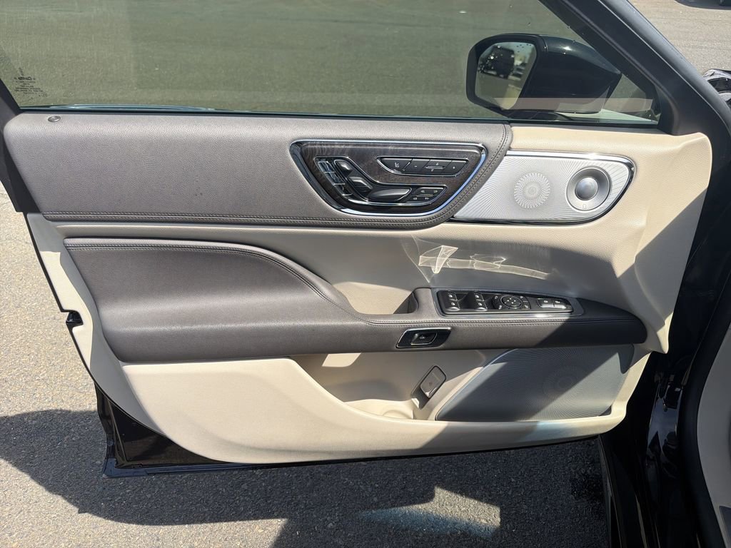 Used 2019 Lincoln Continental Reserve AWD/4WD image 10