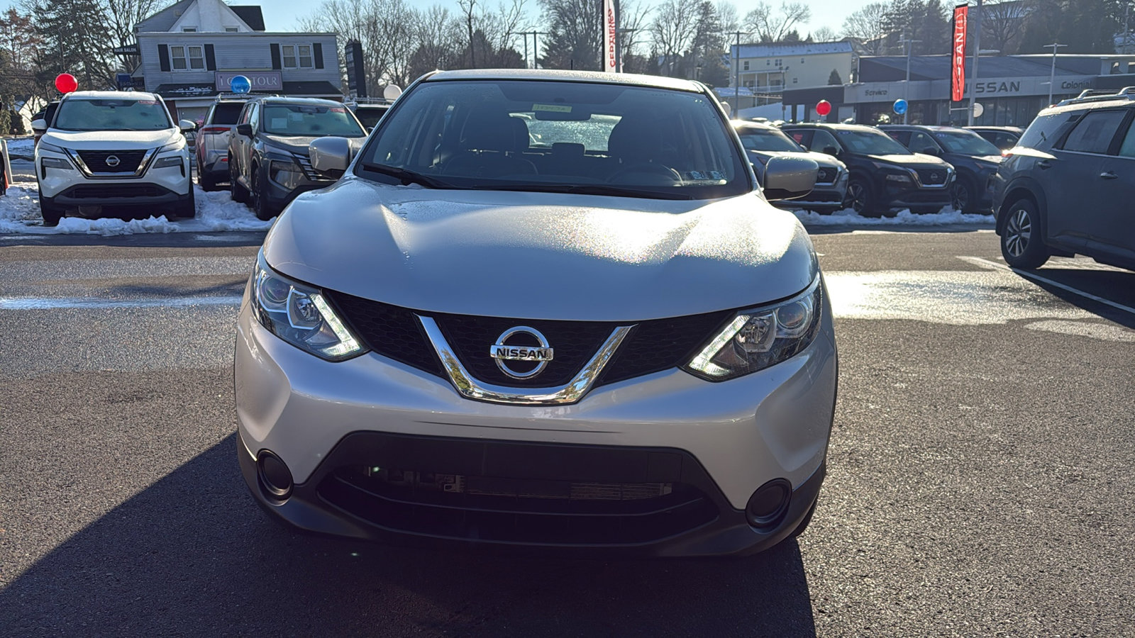 Used 2018 Nissan Rogue Sport S image 2