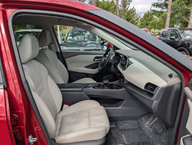 Used 2025 Nissan Rogue SV AWD/4WD image 10