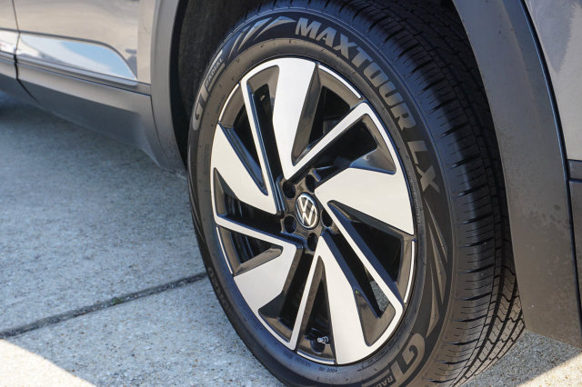 Used 2025 Volkswagen Atlas SE AWD/4WD image 9