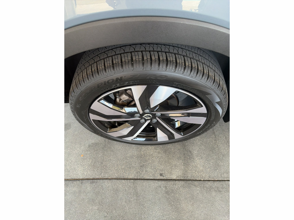 Used 2023 Volvo XC40 B4 Plus w/ Protection Package Premier FWD image 16
