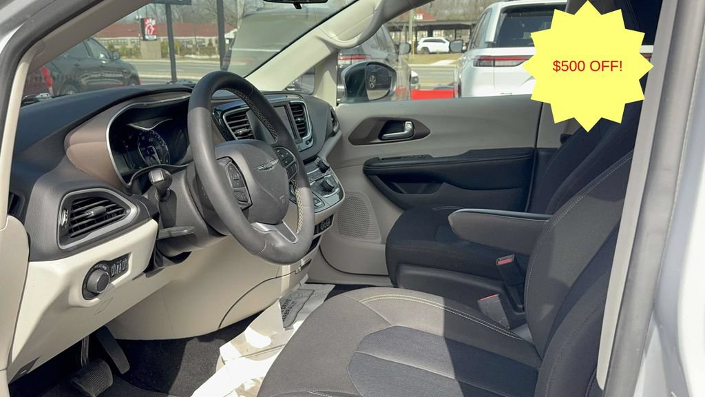 Used 2022 Chrysler Voyager LX FWD image 28