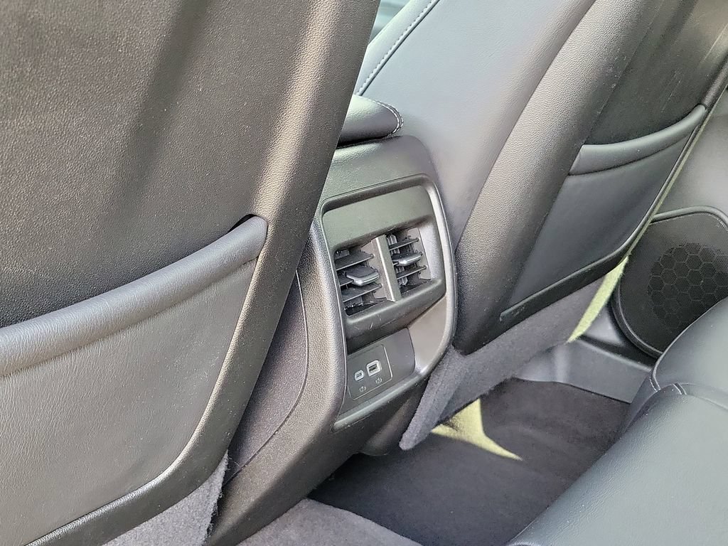 Used 2025 Cadillac XT4 Premium Luxury FWD image 19