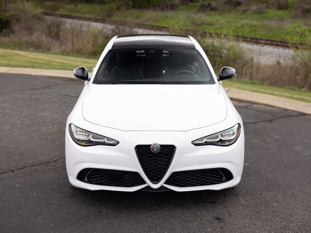 Used 2024 Alfa Romeo Giulia Veloce image 13