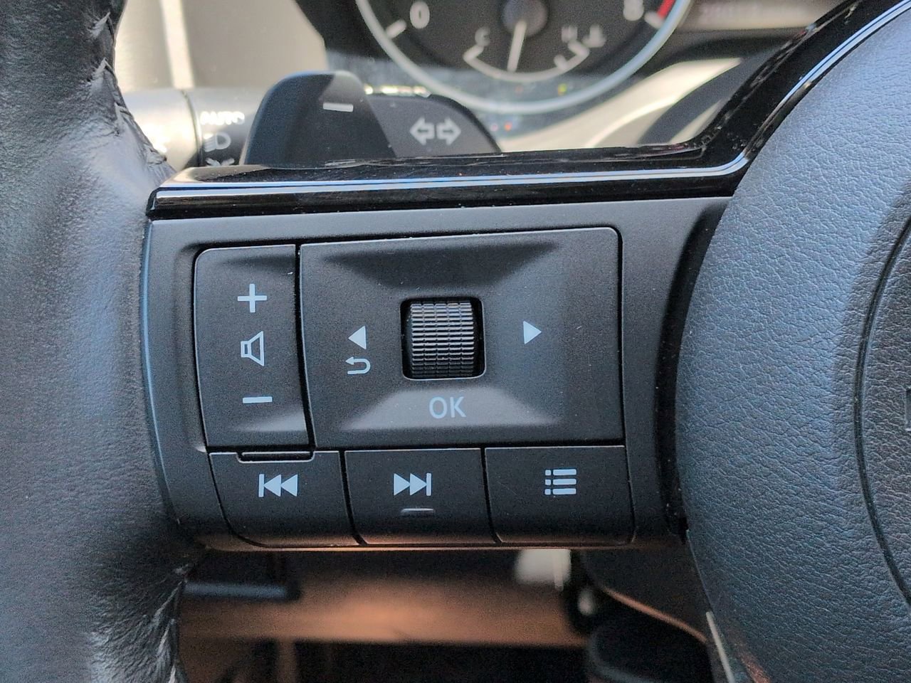 Used 2023 Nissan Rogue SL w/ SL Premium Package FWD image 27