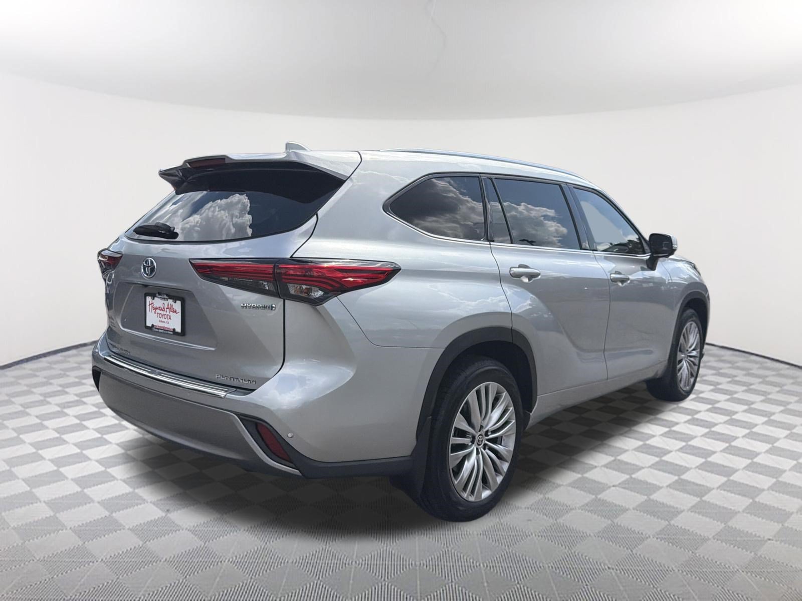 Used 2023 Toyota Highlander Platinum AWD/4WD image 17