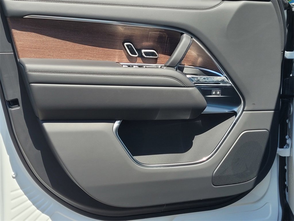 New 2025 Land Rover Range Rover SE image 10
