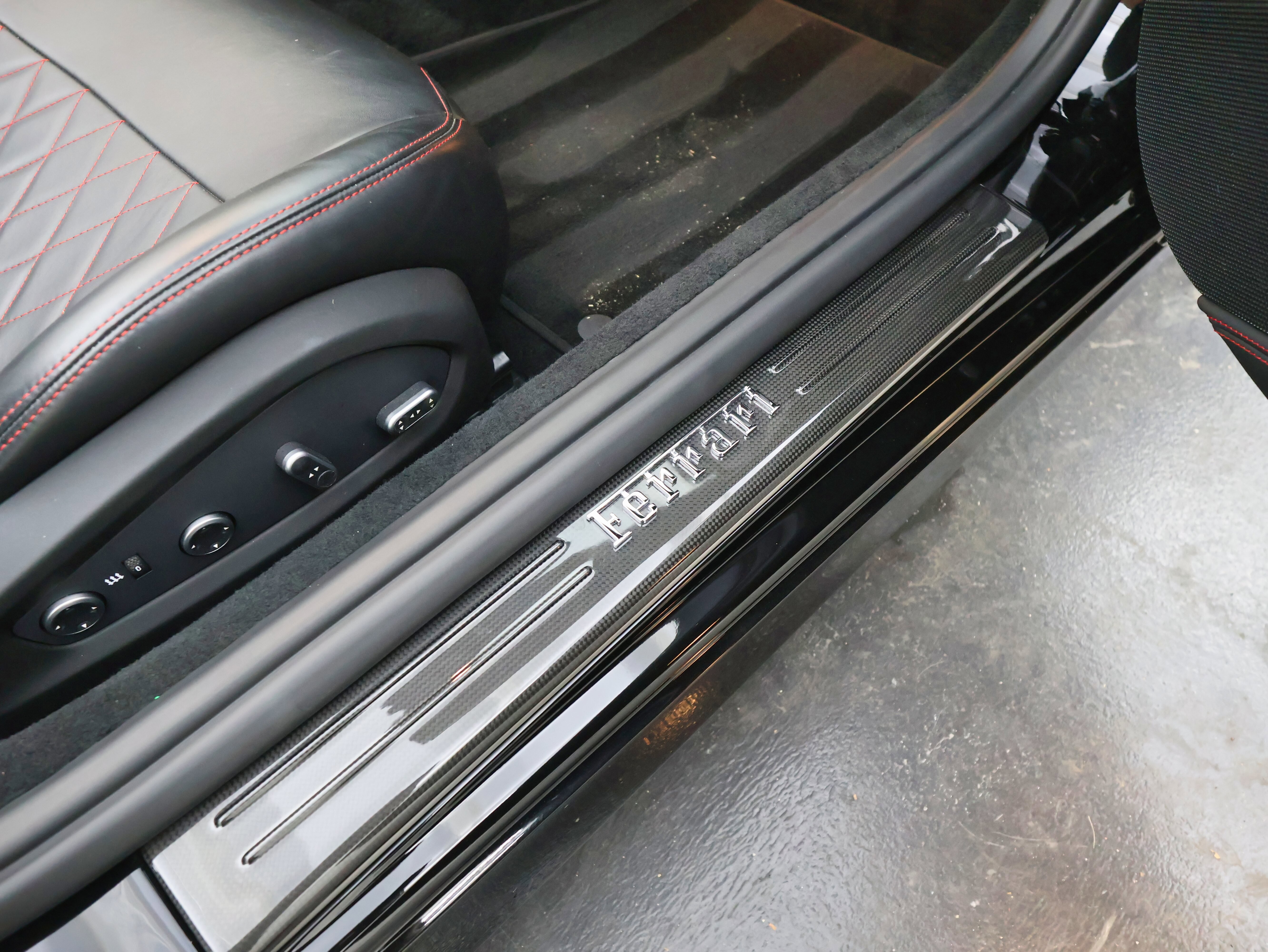 Used 2017 Ferrari California T image 42