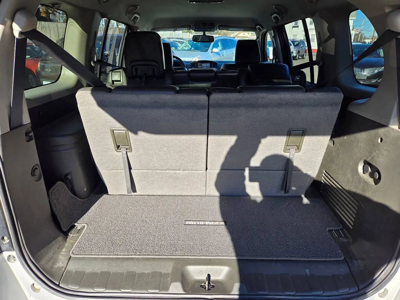 Used 2011 Nissan Pathfinder Silver image 4