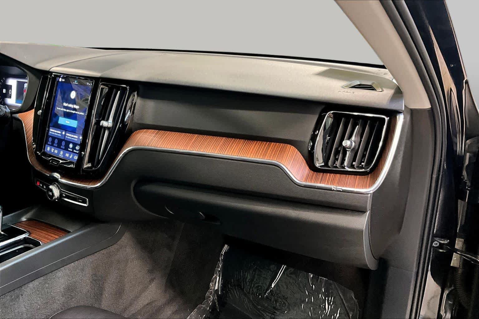 Certified 2024 Volvo XC60 B5 Plus w/ Protection Package Premier AWD/4WD image 18