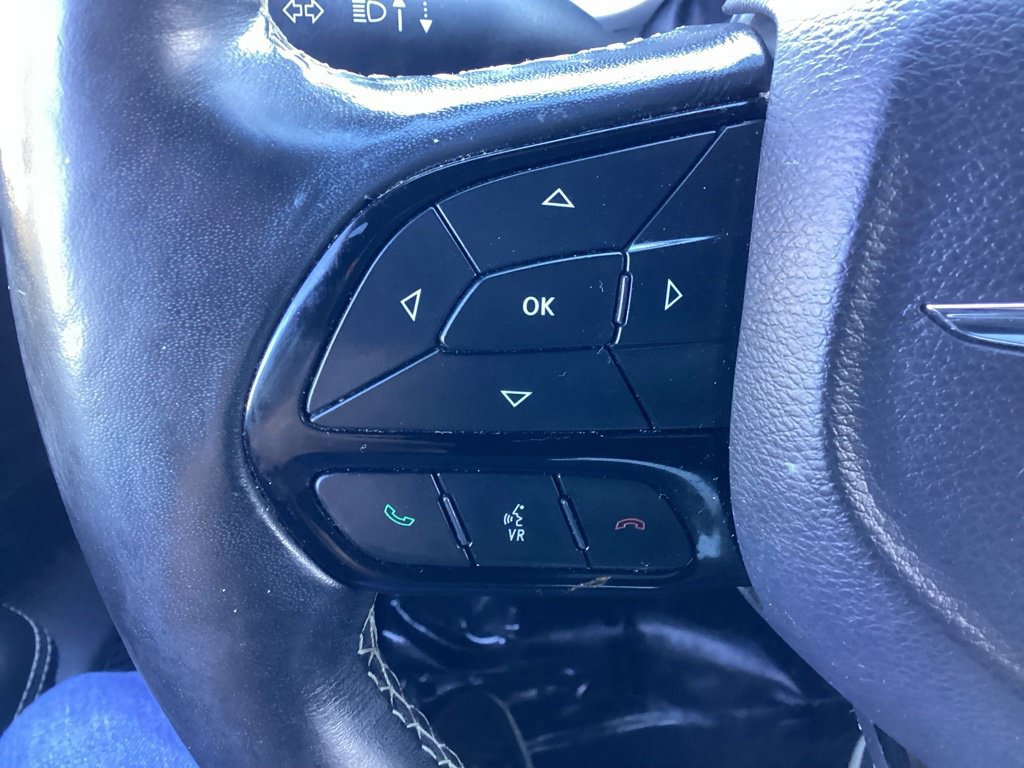 Used 2019 Chrysler Pacifica Touring-L w/ S Appearance Package FWD image 19
