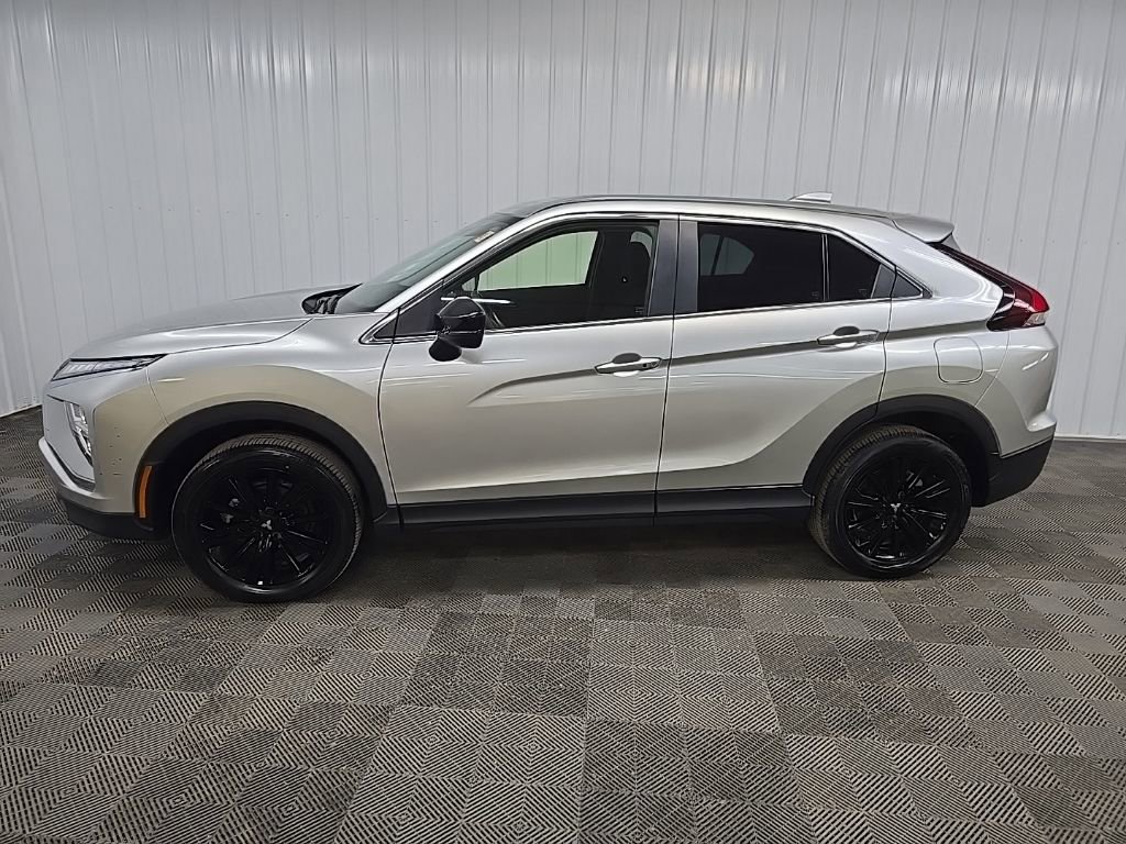 Used 2024 Mitsubishi Eclipse Cross LE AWD/4WD image 5