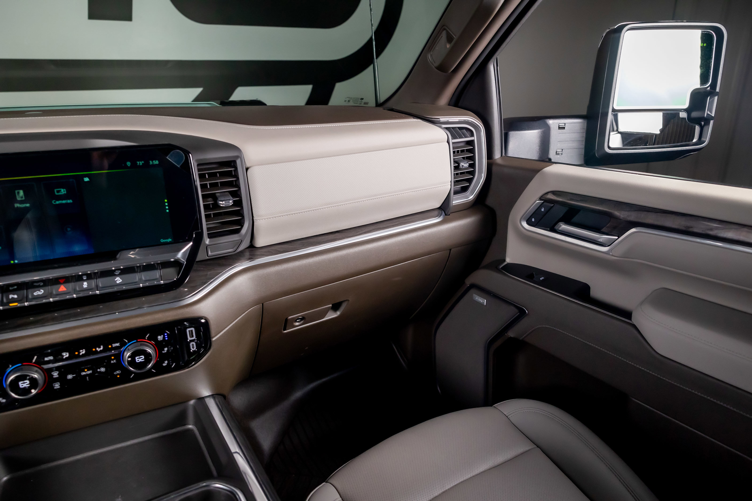 Used 2025 Chevrolet Silverado 2500 LTZ w/ LTZ Premium Package AWD/4WD image 7
