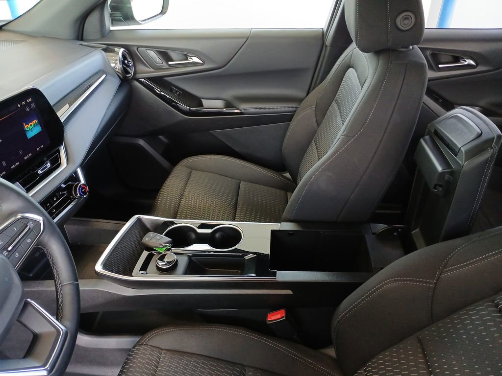 Used 2026 Chevrolet Equinox LT AWD/4WD image 25