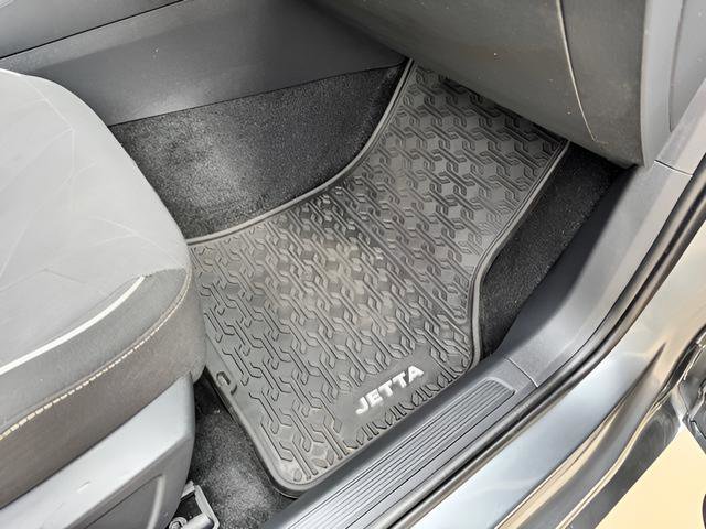 Used 2025 Volkswagen Jetta Sport image 25