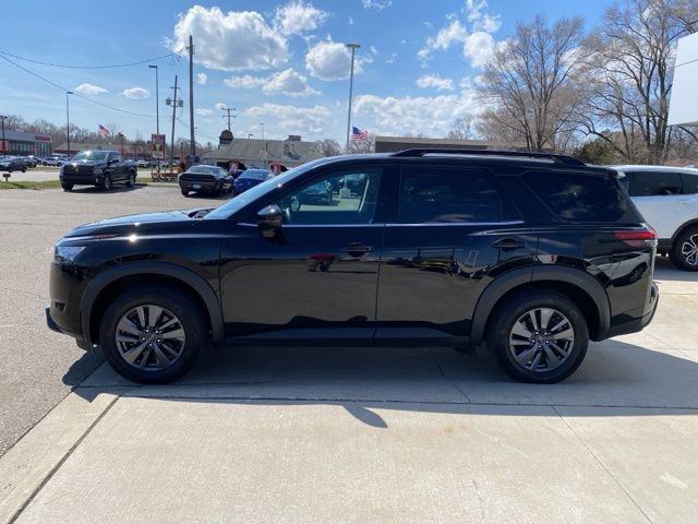 Used 2024 Nissan Pathfinder SV image 9