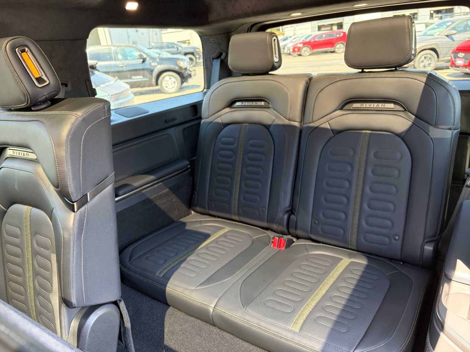 Used 2024 Rivian R1S Adventure AWD/4WD image 29
