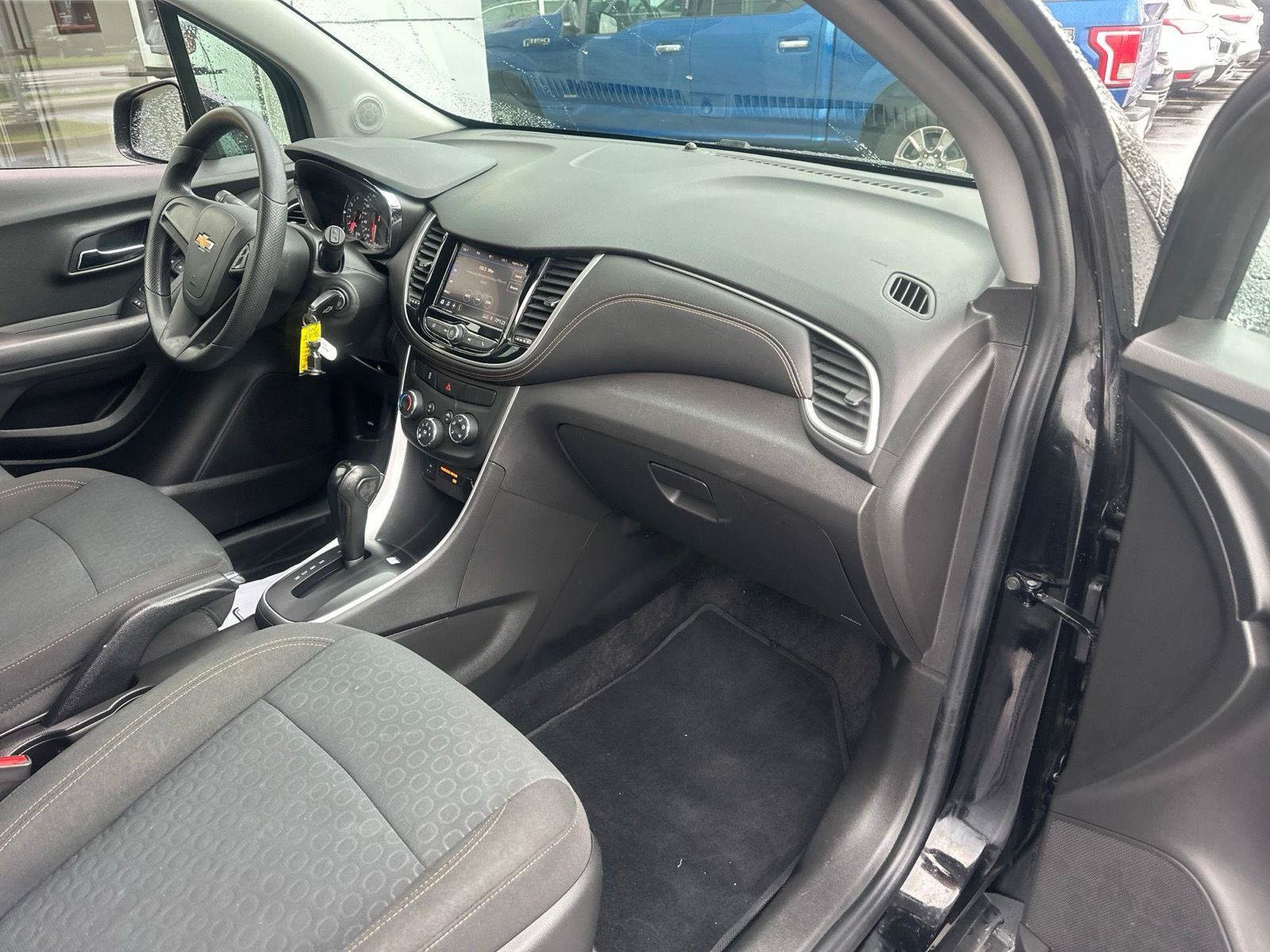 Used 2020 Chevrolet Trax LS FWD image 9