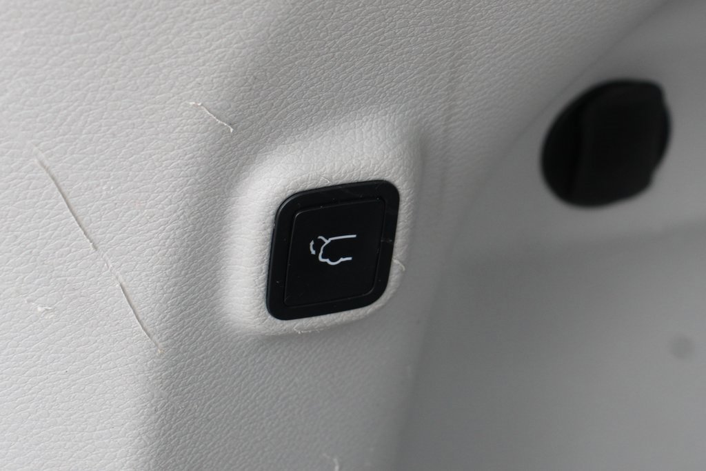 Used 2020 Jeep Cherokee Limited image 9