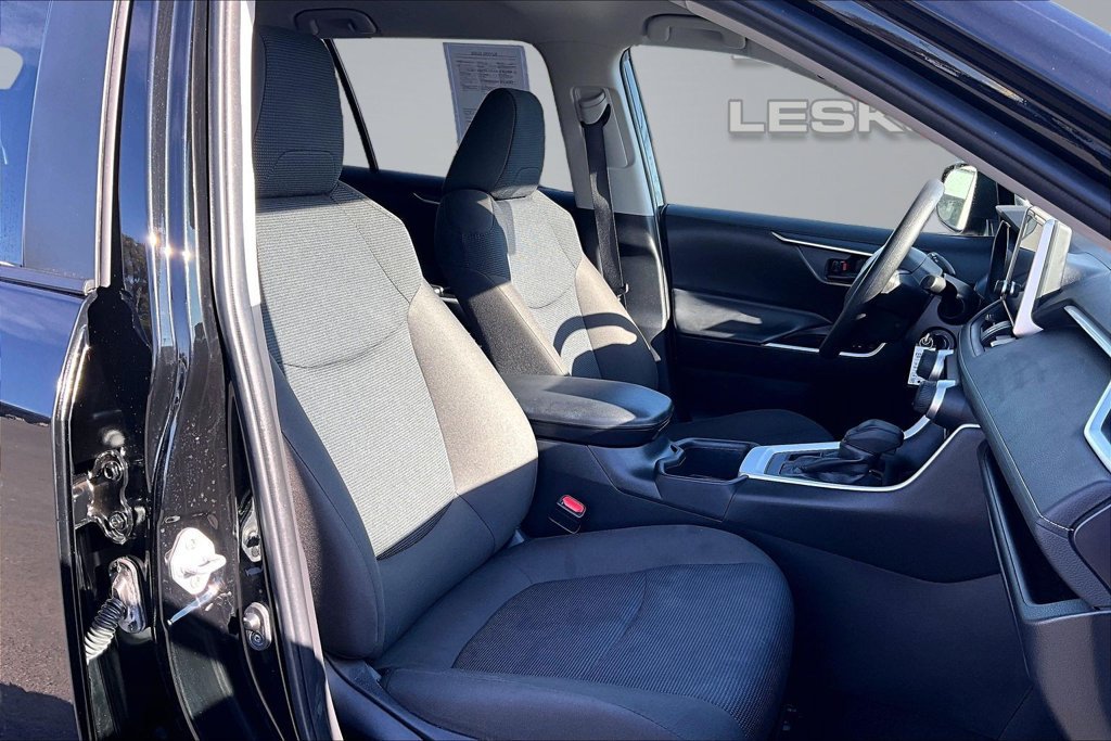 Used 2025 Toyota RAV4 LE AWD/4WD image 7