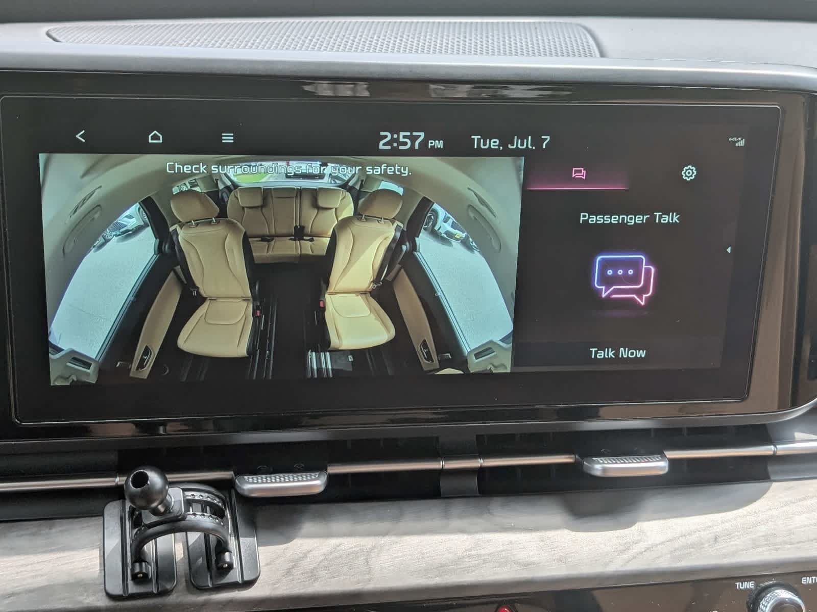Used 2024 Kia Carnival EX FWD image 31