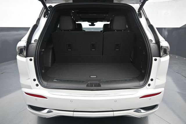 Used 2023 Buick Enclave Avenir w/ Avenir Technology Package AWD/4WD image 9
