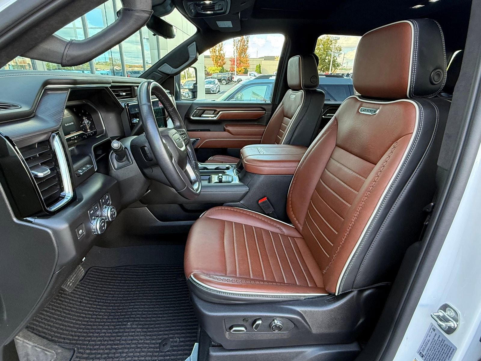 Used 2024 GMC Sierra 2500 Denali Ultimate w/ Max Trailering Package image 11