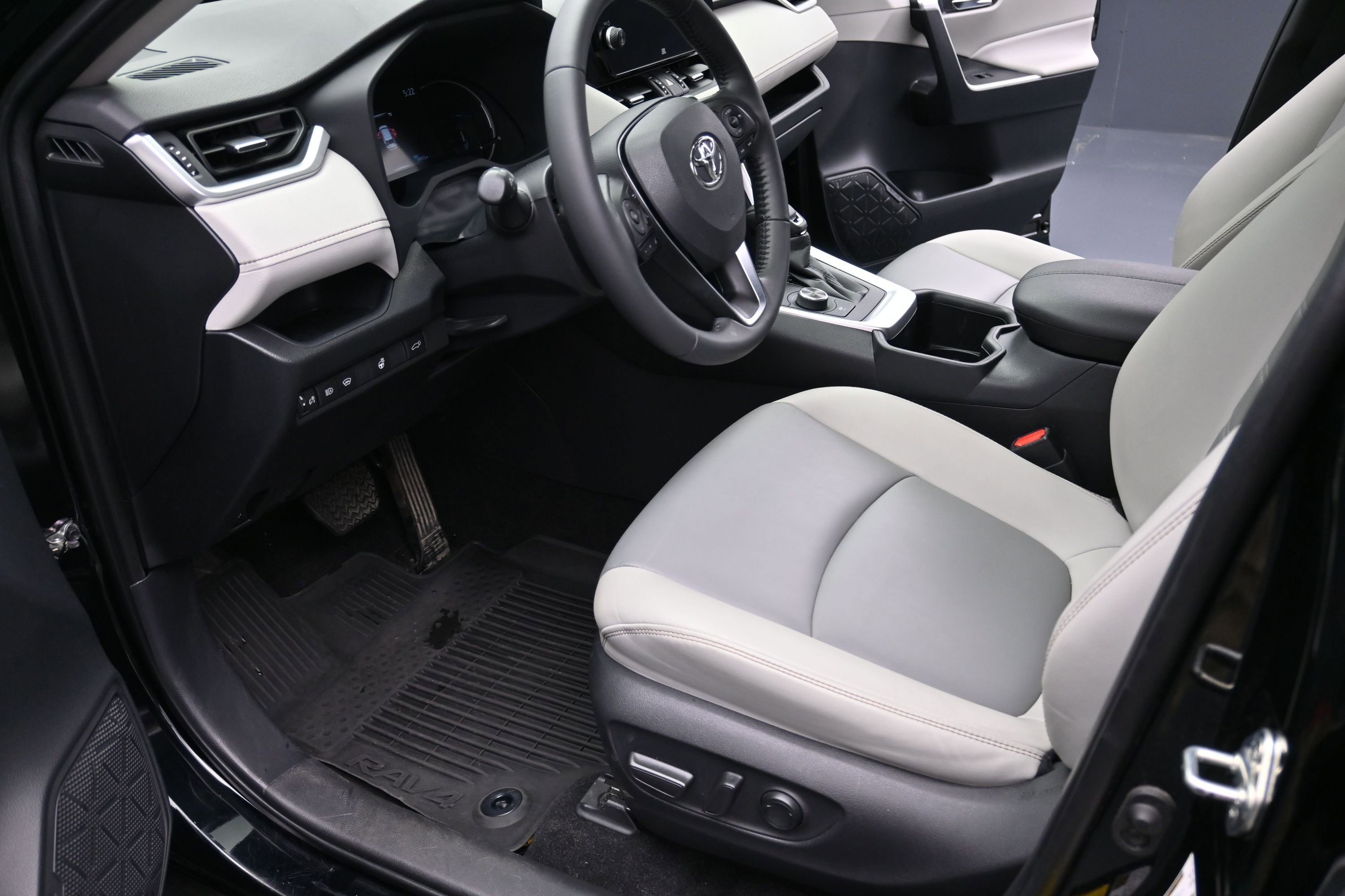 Used 2023 Toyota RAV4 XLE Premium AWD/4WD image 12