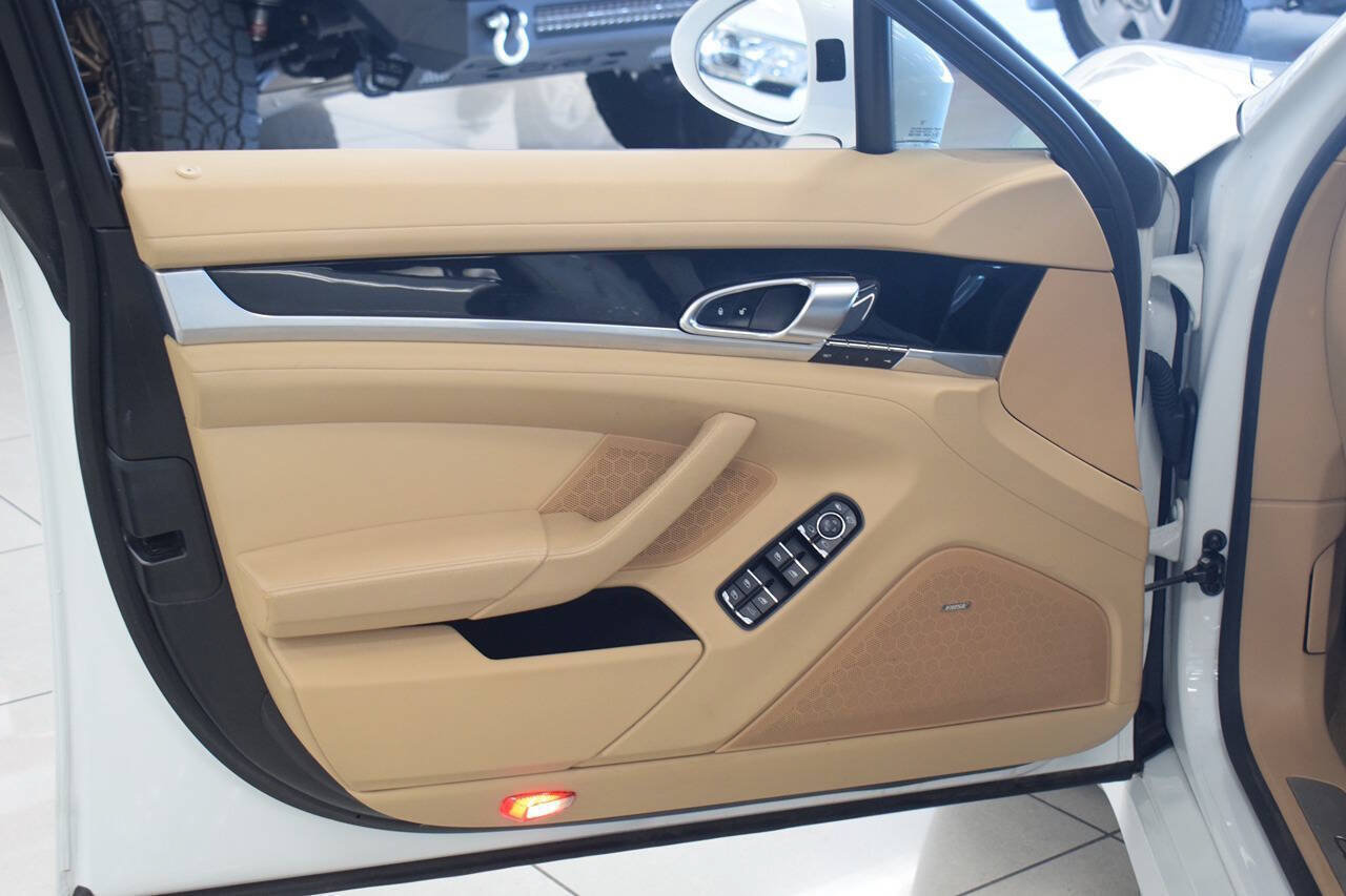Used 2016 Porsche Panamera AWD/4WD image 38