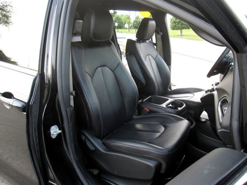 Used 2025 Chrysler Pacifica Select FWD image 21
