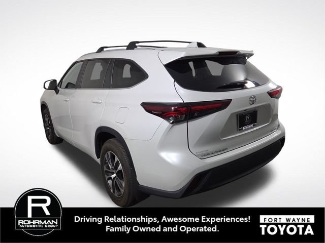 Used 2024 Toyota Highlander XLE AWD/4WD image 9