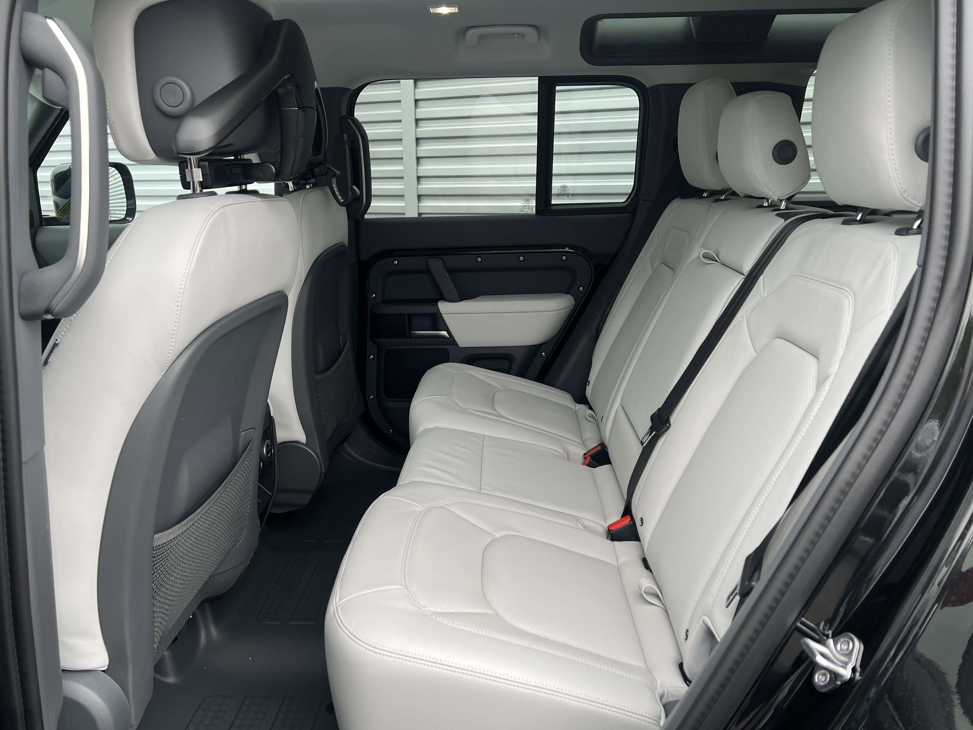 New 2026 Land Rover Defender 110 X-Dynamic SE AWD/4WD image 8