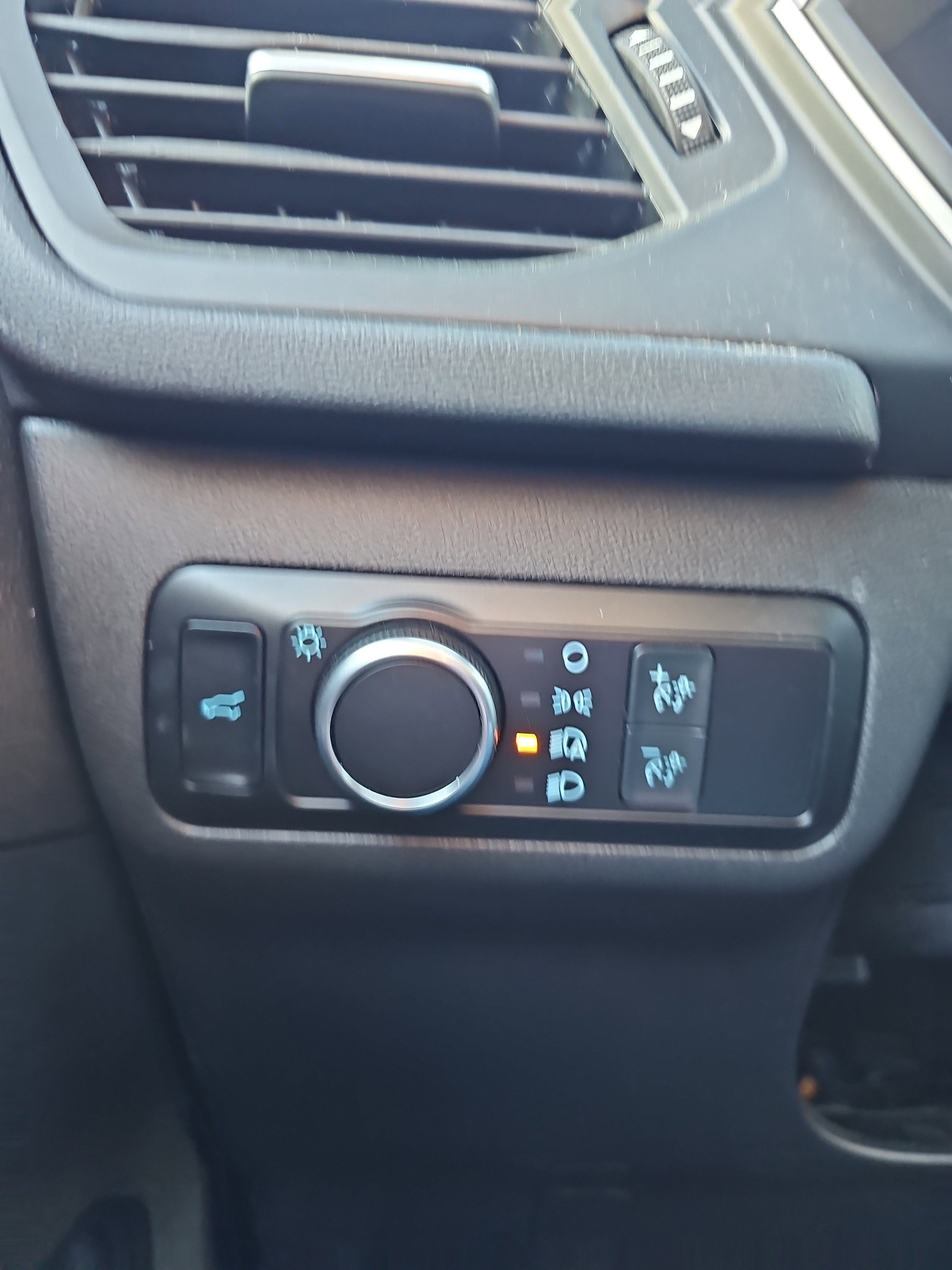 Used 2022 Ford Escape SE w/ SE Sport Appearance Package image 20