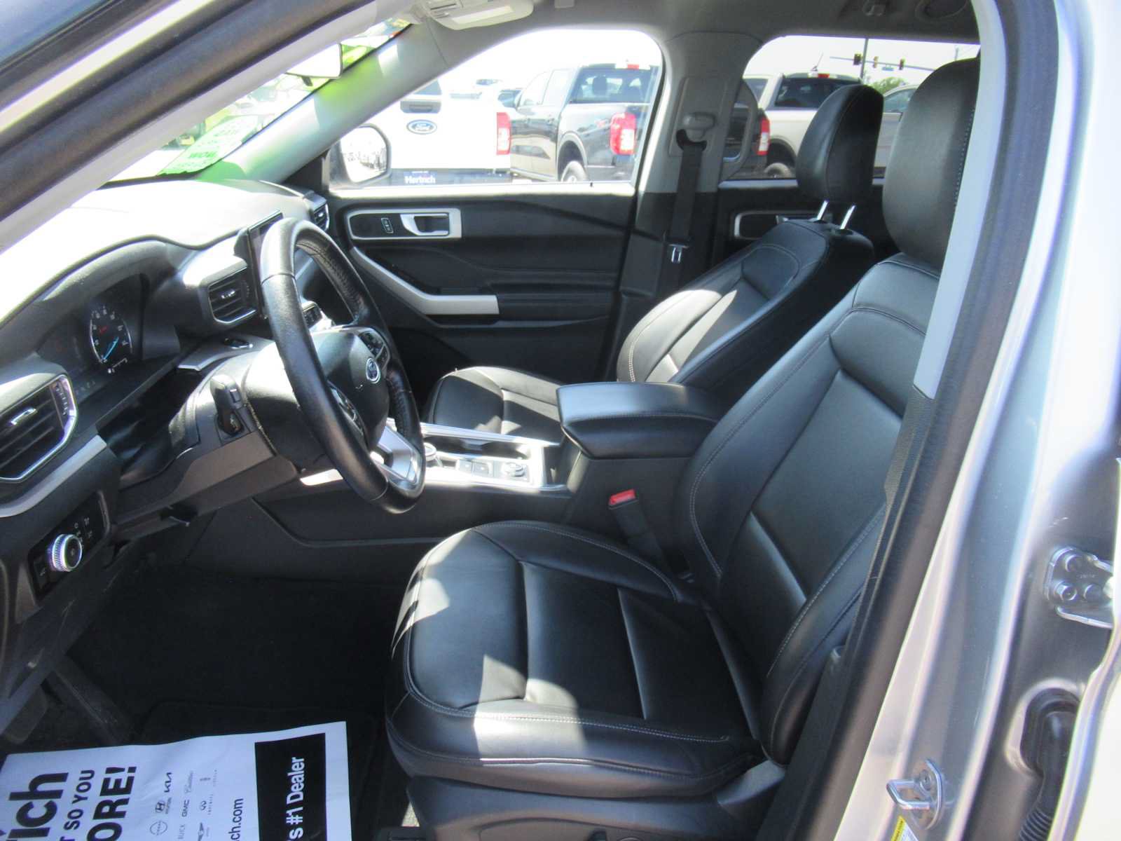 Used 2023 Ford Explorer XLT w/ Equipment Group 202A AWD/4WD image 13