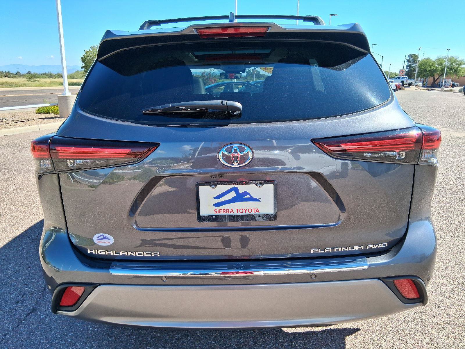 Certified 2024 Toyota Highlander Platinum AWD/4WD image 5