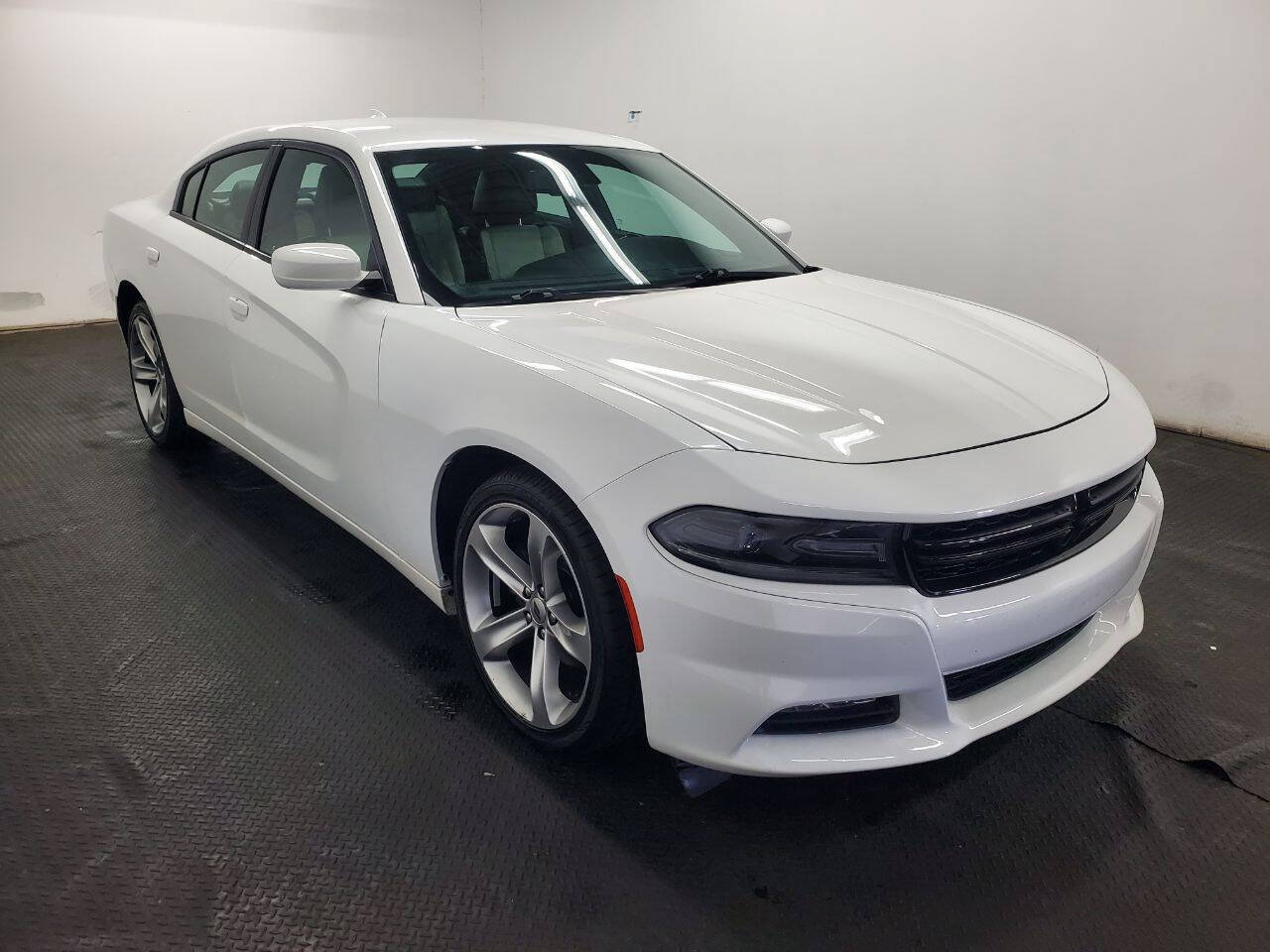 Used 2018 Dodge Charger SXT Plus w/ Quick Order Package 29J RWD image 3