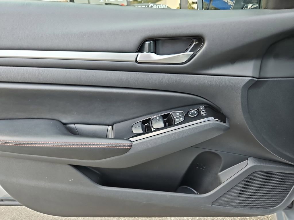 Used 2024 Nissan Altima 2.5 SR image 24