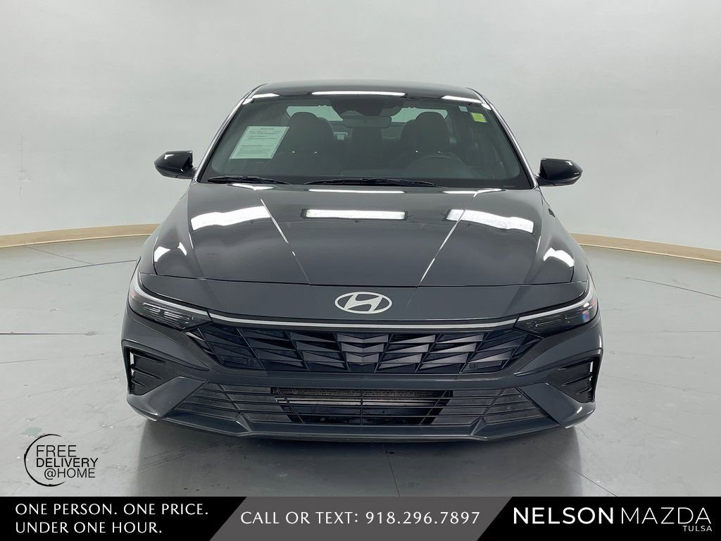 Used 2025 Hyundai Elantra Sport FWD image 2