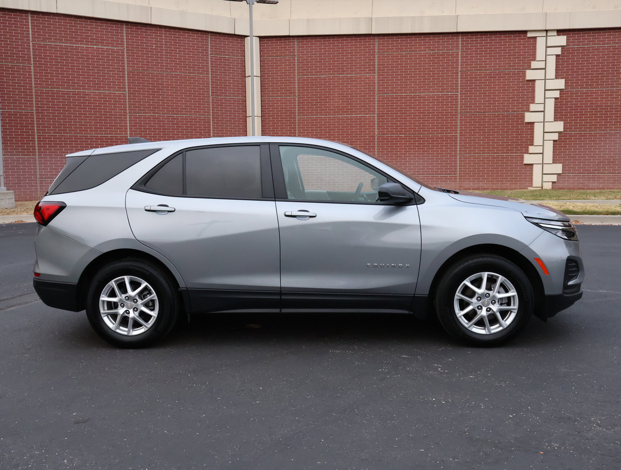 Used 2023 Chevrolet Equinox LS w/ LS Convenience Package image 27